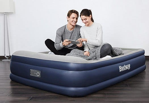 ⁦מזרן מתנפח זוגי עם משאבה מובנית | Queen INDOOR Airbeds⁩ – תמונה ⁦5⁩