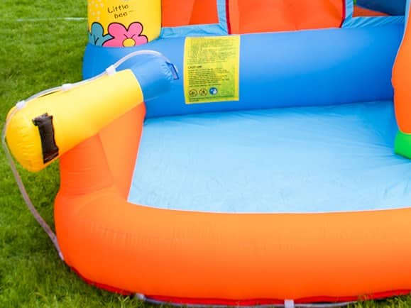 ⁦מתקן מתנפח עם מים – כוורת הדבורים⁩ – תמונה ⁦4⁩