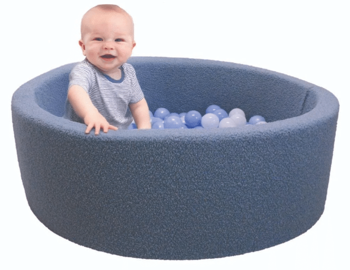 YRZ תינוק משחק בבריכת כדורים רכה