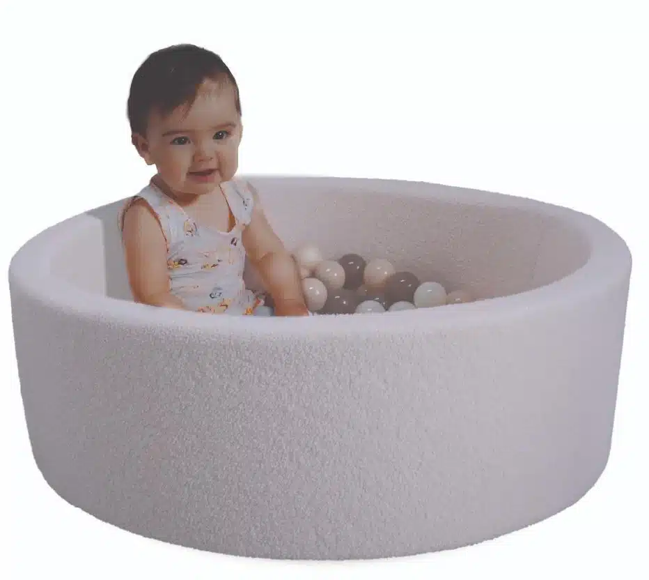 בריכת כדורים בצבע לבן כוללת כ-200 כדורים | 90X30X5 סמ | מקט ballpit1white בריכת כדורים בצבע לבן | מתאים לילדים