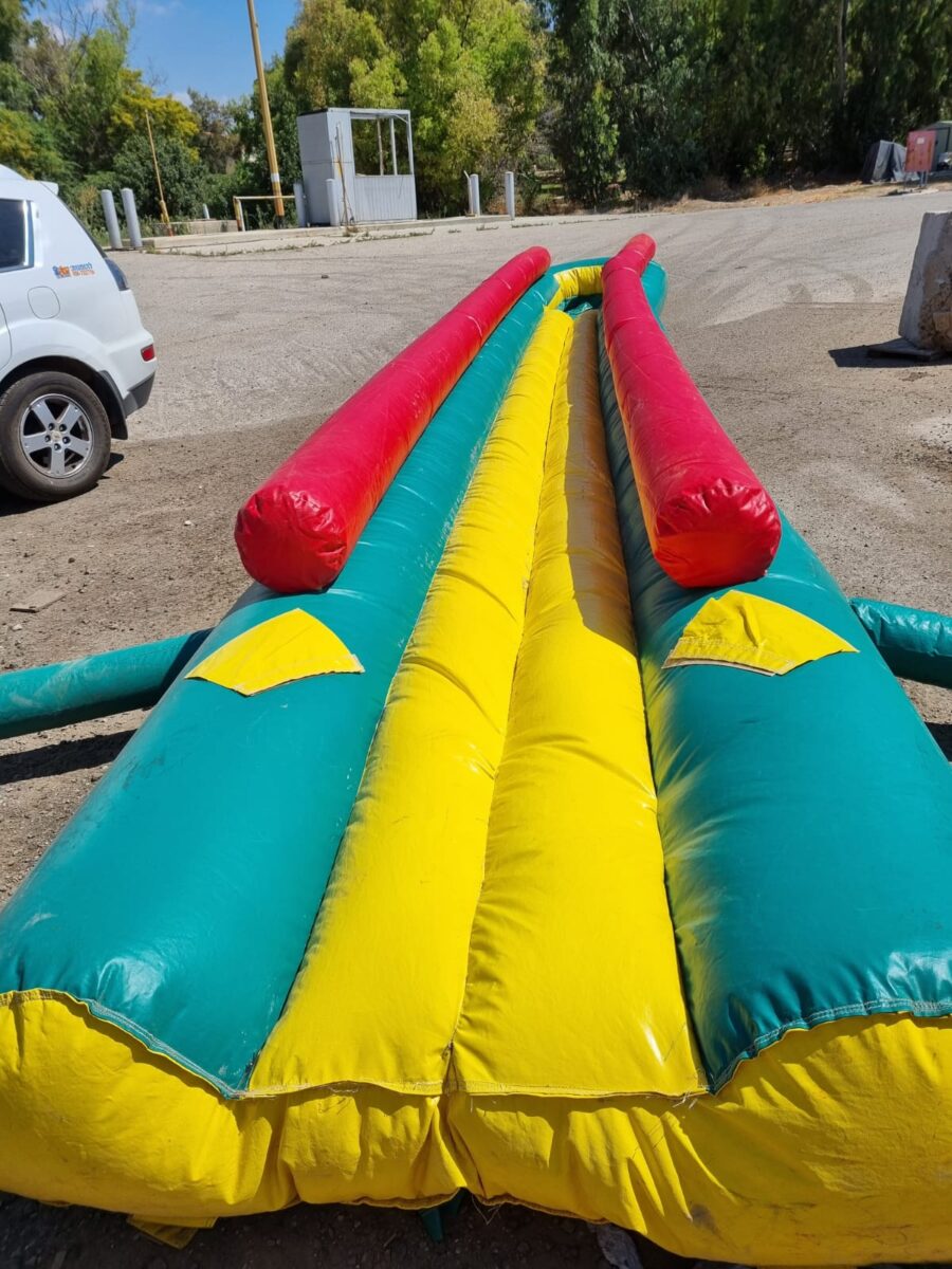 ⁦מתנפח מגלשת מים\קצף 10 מטר להשכרה⁩ – תמונה ⁦3⁩
