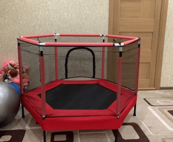 ⁦טרמפולינת קפיצים לילדים בצורת משושה אדומה | 160 ס"מ  | מקט TRM160R⁩ – תמונה ⁦2⁩