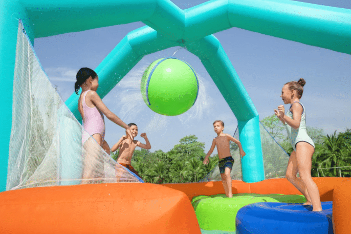 ⁦מתקן קפיצה מתנפח עם מים גדול | 53383 | פארק מים הכדור החמקמק | Bestway | משטחי קפיצה+כדור+שיכשוכית⁩ – תמונה ⁦5⁩