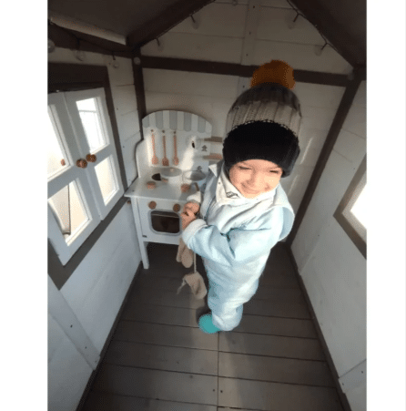 ⁦בית עץ לילדים בסגנון כפרי כולל מגלש ומרפסת (188X139X101 סמ) מק"ט 2005XL⁩ – תמונה ⁦3⁩